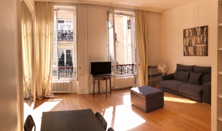 RUE DU COLISÉE 75008